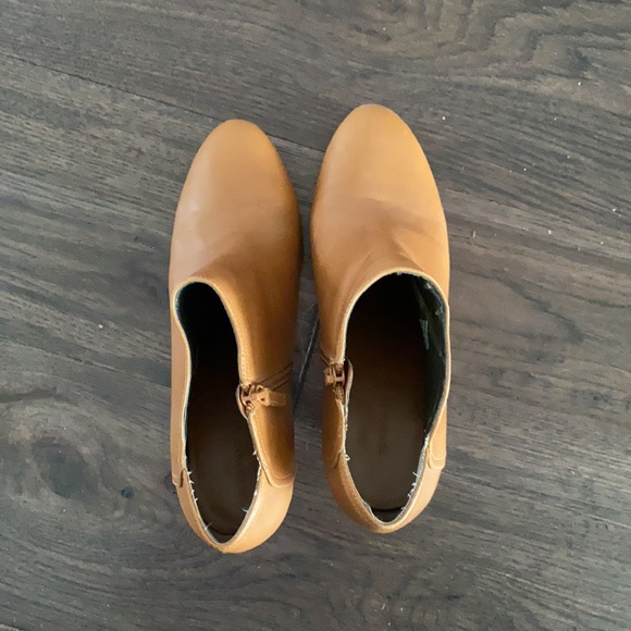 SOLD 😍😍Tan booties from Banana Republic size 9 - Picture 9 of 11